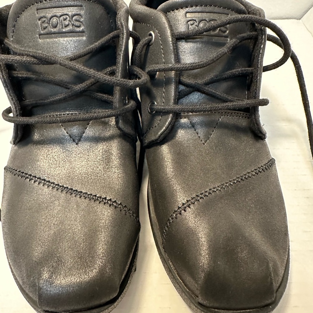 New Bobs by Skechers Women's light weight chukka boots
